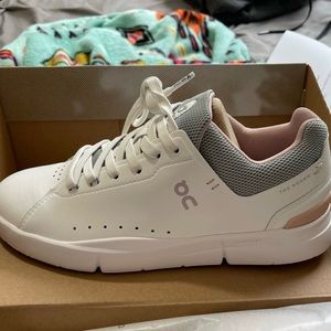 ON CLOUD The Roger Advantage Shoes